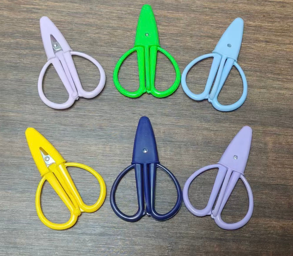 MYSTERY COLOR - Small Scissors - Ships with other PO items
